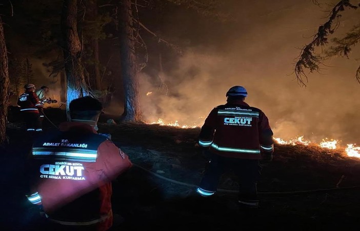 Adalet Bakanı Tunç: “CEKUT ekipleri Çanakkale’deki orman yangınına destek için 13 farklı ilden yola çıktı”