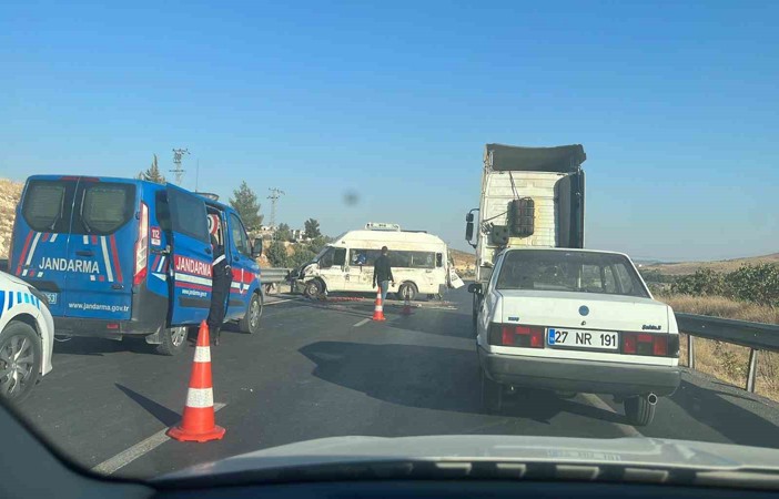 Gaziantep’te tarım işçilerini taşıyan minibüs devrildi: 9 yaralı