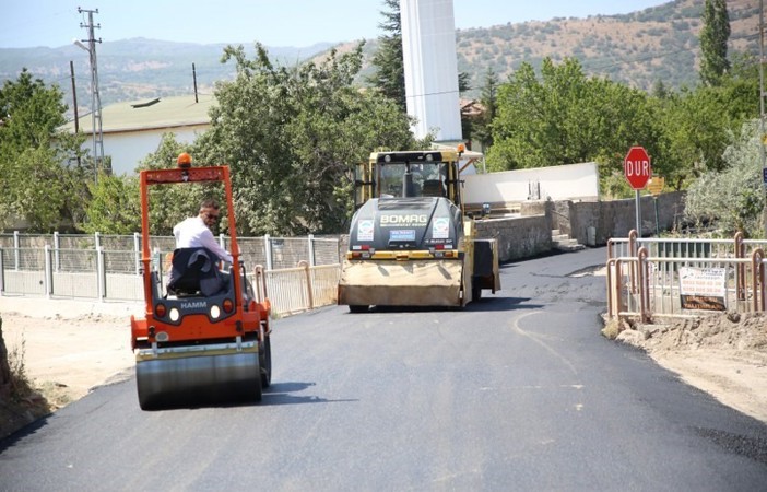 Melikgazi’de asfalt atağı sürüyor