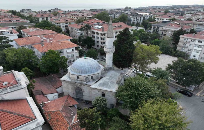 Sultan Abdülmecid’in hatırasını yaşatmak için yapılan Yeşilköy Mecidiye Camii havadan görüntülendi