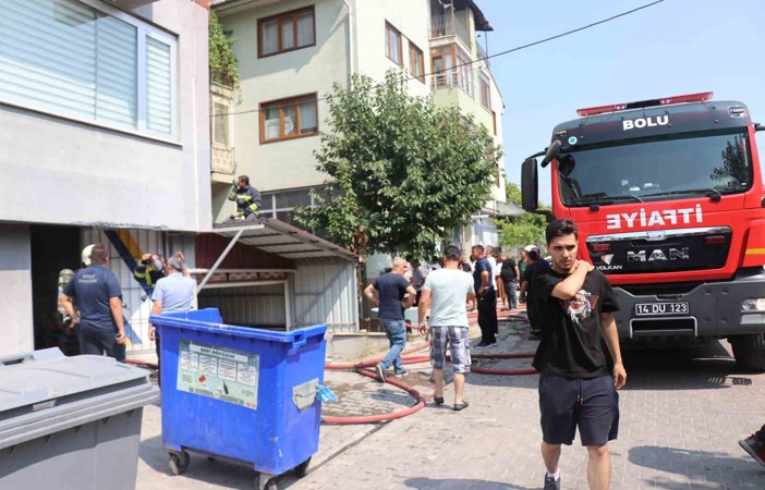 Temizlik malzemelerinin bulunduğu depo küle döndü