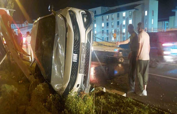 (Video) Erzurum’daki trafik kazasında faciadan dönüldü