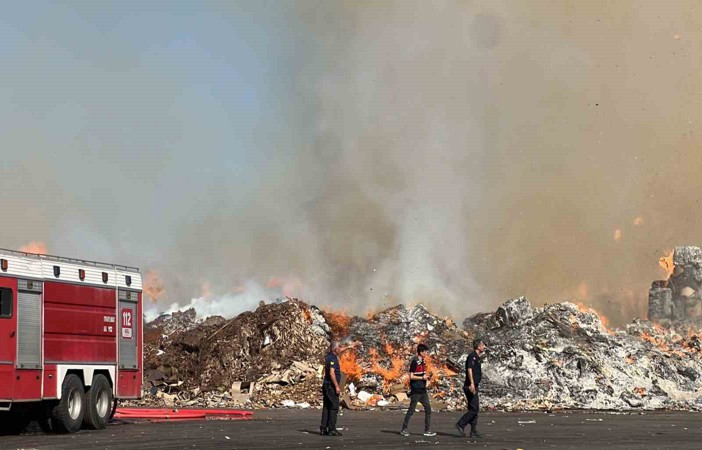 Kahramanmaraş’ta kağıt fabrikasında yangın çıktı