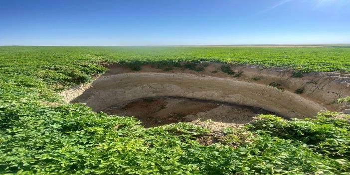 Konya'da 20 metre çapında, 15 metre derinliğinde obruk oluştu