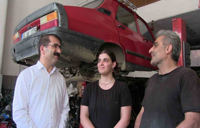 Motor ustası lise öğrencisine Milli Eğitim Müdürü Acar’dan ziyaret