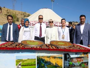 Vali Su Malazgirt Zaferi'nin 952. yıl dönümü kutlamalarına katıldı