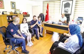 Enkaz altındaki ailesini, tükürüğüyle hayata bağladı