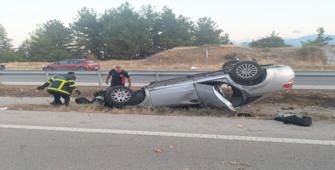 Tokat'ta refüje devrilen otomobildeki 4 kişi yaralandı