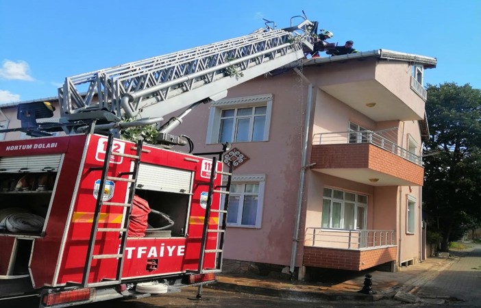 Kırklareli bir binan çatısında çıkan yangın söndürüldü