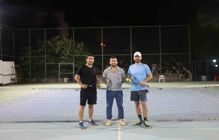 Tenis turnuvasını Selçuk Kılıç kazandı