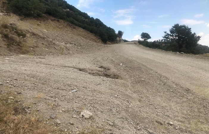 Yol sorunu çözülmeyen vatandaşlardan Buldan Belediyesine tepki