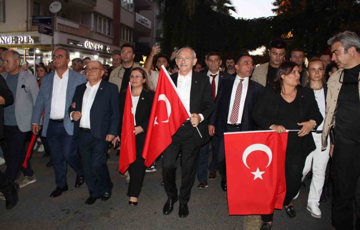 Kılıçdaroğlu, Aydın’daki Zafer Yürüyüşü’ne katıldı