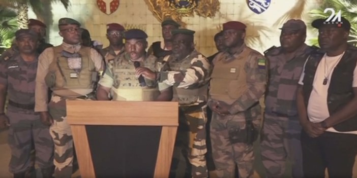 (Video) Gabon’da askerler, yönetimi ele geçirdiklerini duyurdu