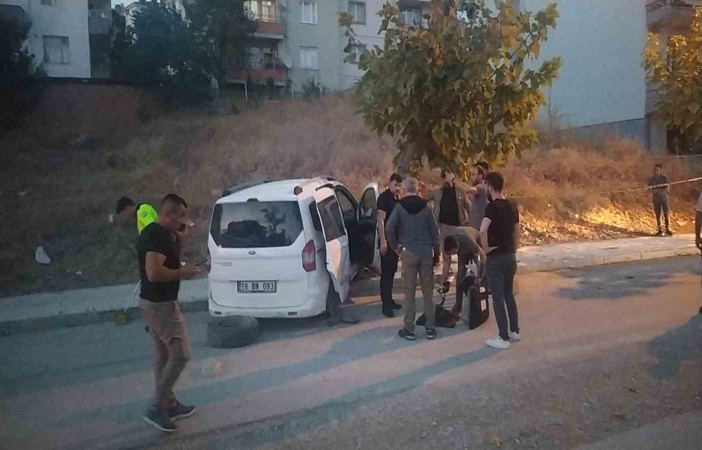 Polis otosu ile pikap çarpıştı: 2’si polis 3 kişi yaralandı