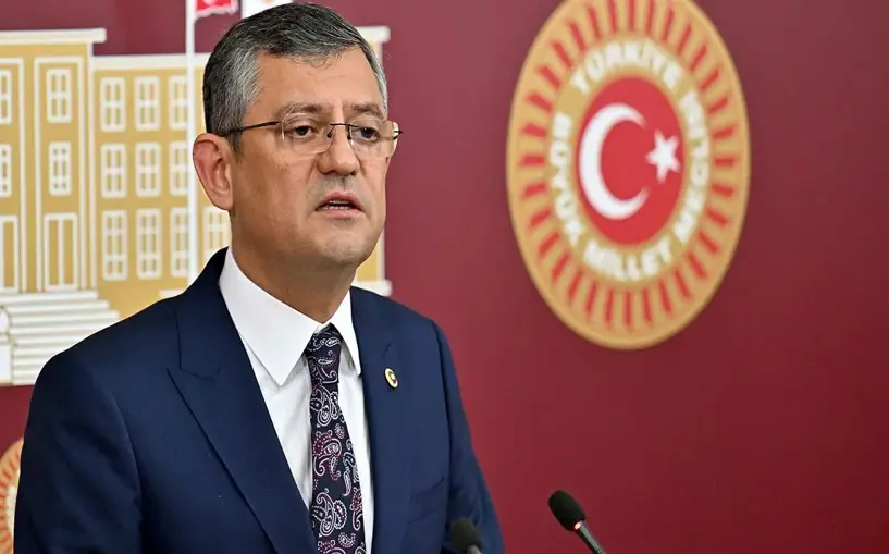 Özür Özel'den 'adaylık' çıkışı