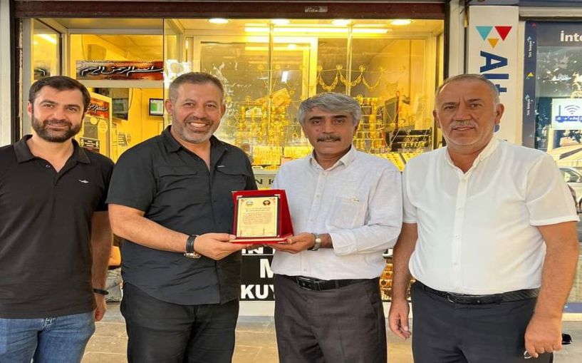 Örnek Kuyumcu esnafına Kuyumcular Odası Başkanı'ndan plaket