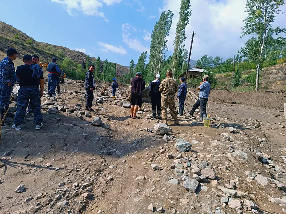 Kırgızistan'ın Issık Göl Bölgesi'ndeki selden 92 köy evi zarar gördü