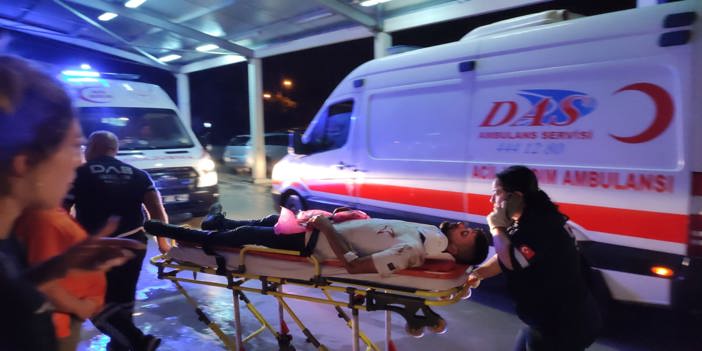 Adana'da otomobil bariyerlere çarptı: 3 yaralı