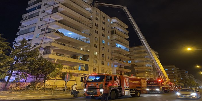 (Video) Diyarbakır'da yangına müdahale eden 4 itfaiye eri dumandan etkilendi