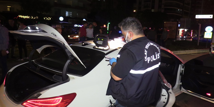 Çaldıkları araçla kaçarken polise ateş eden 2 zanlı yakalandı