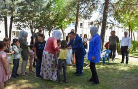 Bağlar Belediyesi ihtiyaç sahiplerinin bedenlerini ısıtmaya devam ediyor 