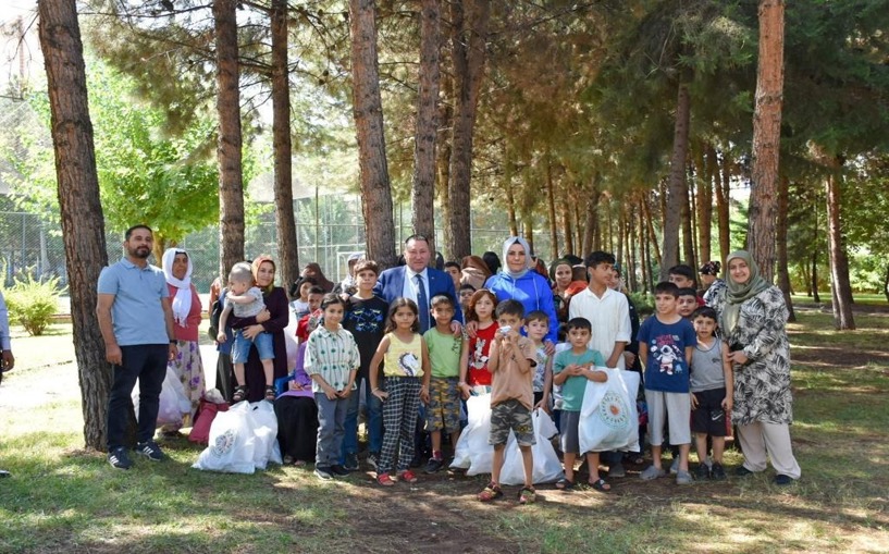 Bağlar Belediyesi ihtiyaç sahiplerinin bedenlerini ısıtmaya devam ediyor 