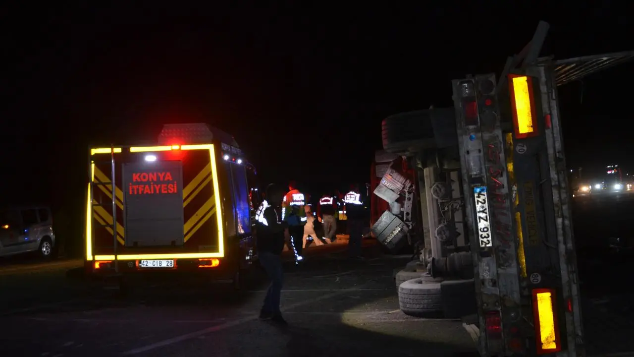 Konya'da tırlar çarpıştı: 1 ölü, 1 yaralı