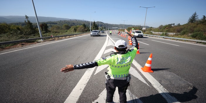 Anadolu Otoyolu Kaynaşlı-Abant arası Ankara yönü onarım için trafiğe kapatıldı