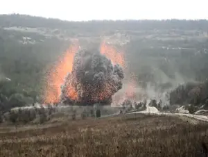 Singapur'da 2. Dünya Savaşı'ndan kalma bomba kontrollü olarak patlatıldı