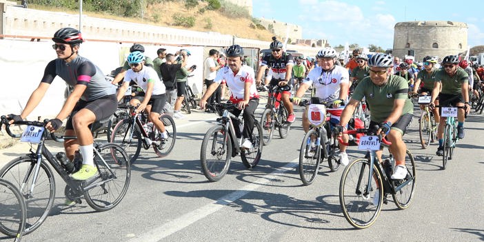 Çanakkale'de şehit ve gaziler için pedal çevirdiler