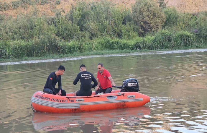 (Video) Dicle Nehri’nde kaybolan gencin cansız bedenine ulaşıldı