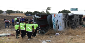 Yolcu otobüsü devrildi 5 kişi öldü, 30 kişi yaralandı