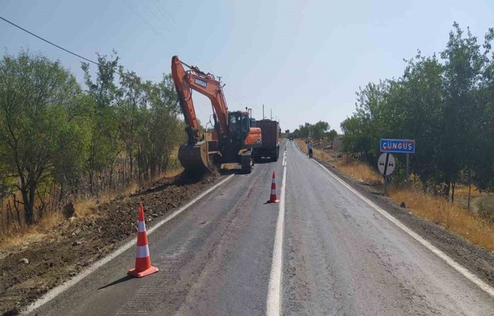 Çüngüş-Çermik arasında yol genişletme çalışması başladı