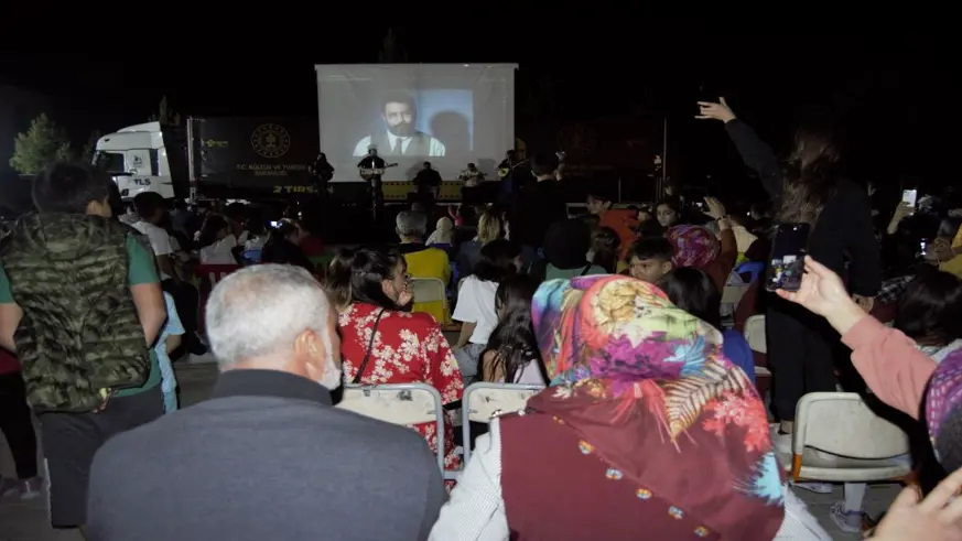 Grup Gezgin Ozanlar'dan Dicle'de konser ve sinema gösterisi etkinliği