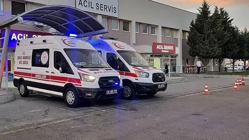 Şanlıurfa'da lastiği patlayan araç devrildi: 5 yaralı