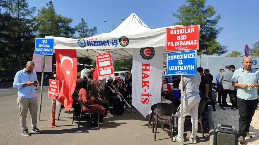 DEM Partili belediyeler tarafından işten çıkartılan işçilerin eylemine AK Partiden destek