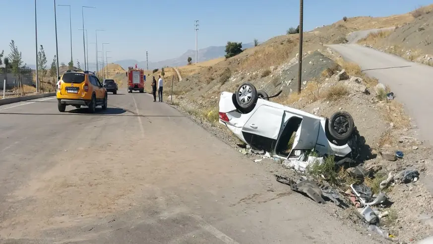 Şırnak'ta kavşakta dönüşü alamayan iki araç çarpıştı: 3 yaralı