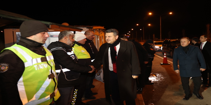 Erzurum'da polis ekipleri dondurucu soğukta yılbaşı denetiminde