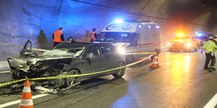 Ilgaz 15 Temmuz İstiklal Tüneli'nde tıra çarpan otomobilin sürücüsü öldü