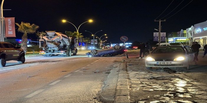 Bodrum'da ciple otomobilin karıştığı kazada 3 kişi yaralandı