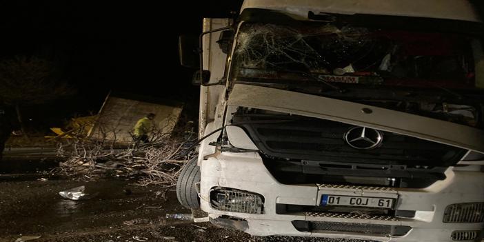 Devrilen kamyon Kayseri-Niğde kara yolunu trafiğe kapattı