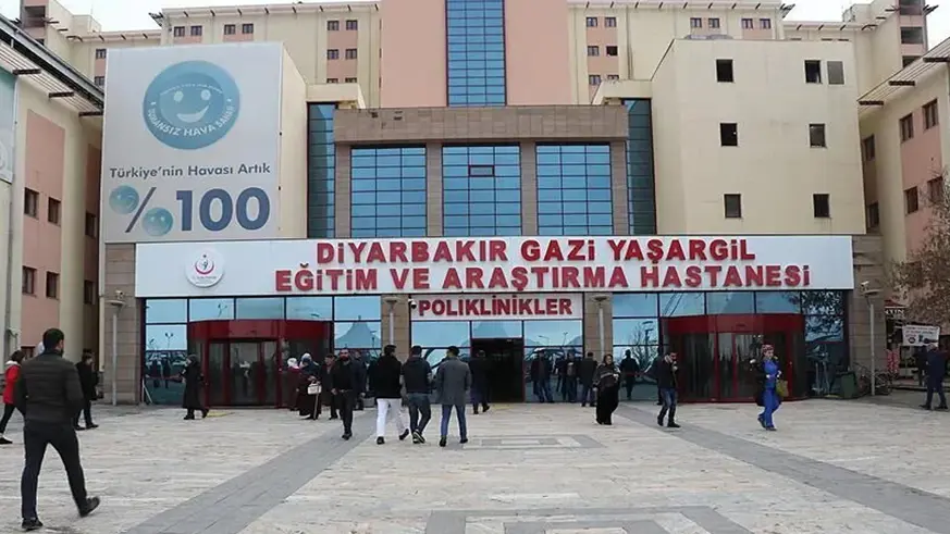 Diyarbakır'da 72 yaşındaki kadının karnından 20 kilogramlık kitle çıkarıldı