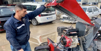 Su motoru ve hurda malzemeden traktör yaptı