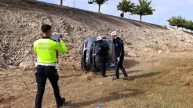 Şanlıurfa’da otomobil şarampole devrildi: 3 yaralı