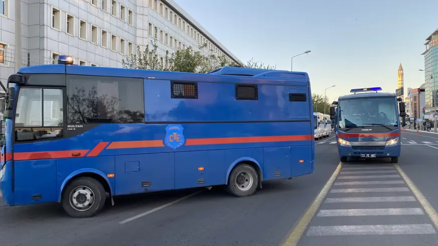 Narin Güran cinayeti için kritik gün; anne Yüksel, ağabey Enes ve amca Salim Güran ile komşuları Nevzat Bahtiyar, Diyarbakır Adliyesinde 