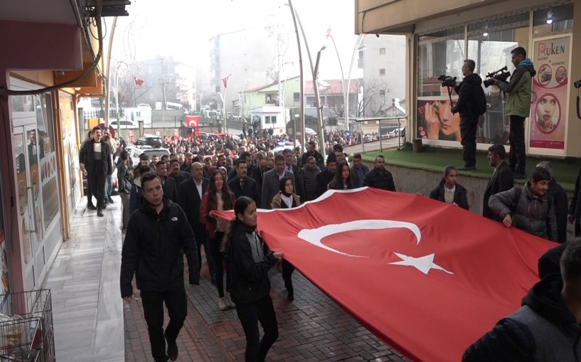 Diyarbakırlılar teröre lanet yürüyüşünde buluştu