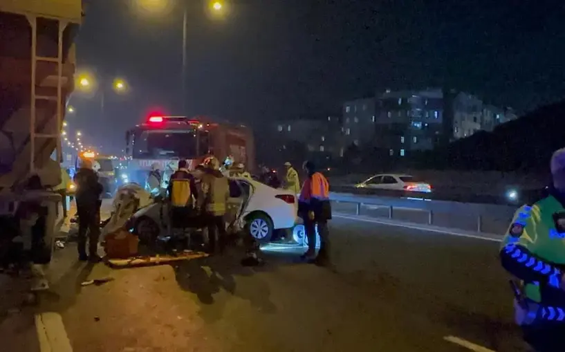 Sultangazi’de makas atan araç dampere çarptı: 1 ölü