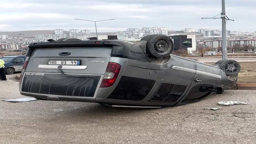 Elazığ'da otomobil ile hafif ticari araç çarpıştı, 1 kişi yaralandı