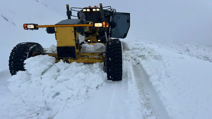 Hakkari ve Elazığ'da 82 yerleşim yerinin yolu yeniden ulaşıma açıldı