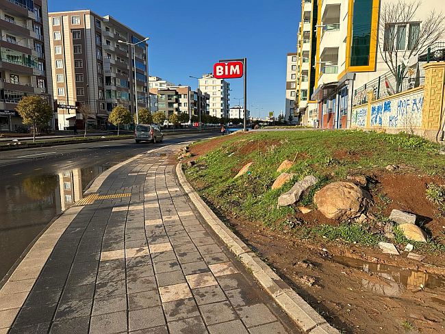 Vatandaş şikâyet etti, Bağlar Belediyesi temizledi